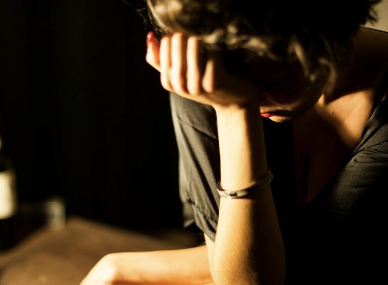 “Warning Signs of Teen Depression: How to Spot and Treat Mental Illness”