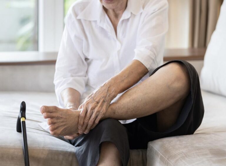 “Learn About Heel Pain Causes & Treatments for Elderly – Rest, Ice, Physical Therapy & Medication”