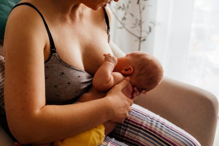 “6 Tips for Better Latching and Bonding While Breastfeeding – 70-80% of Mothers Experience Difficulties, Here’s How to Make It Easier”